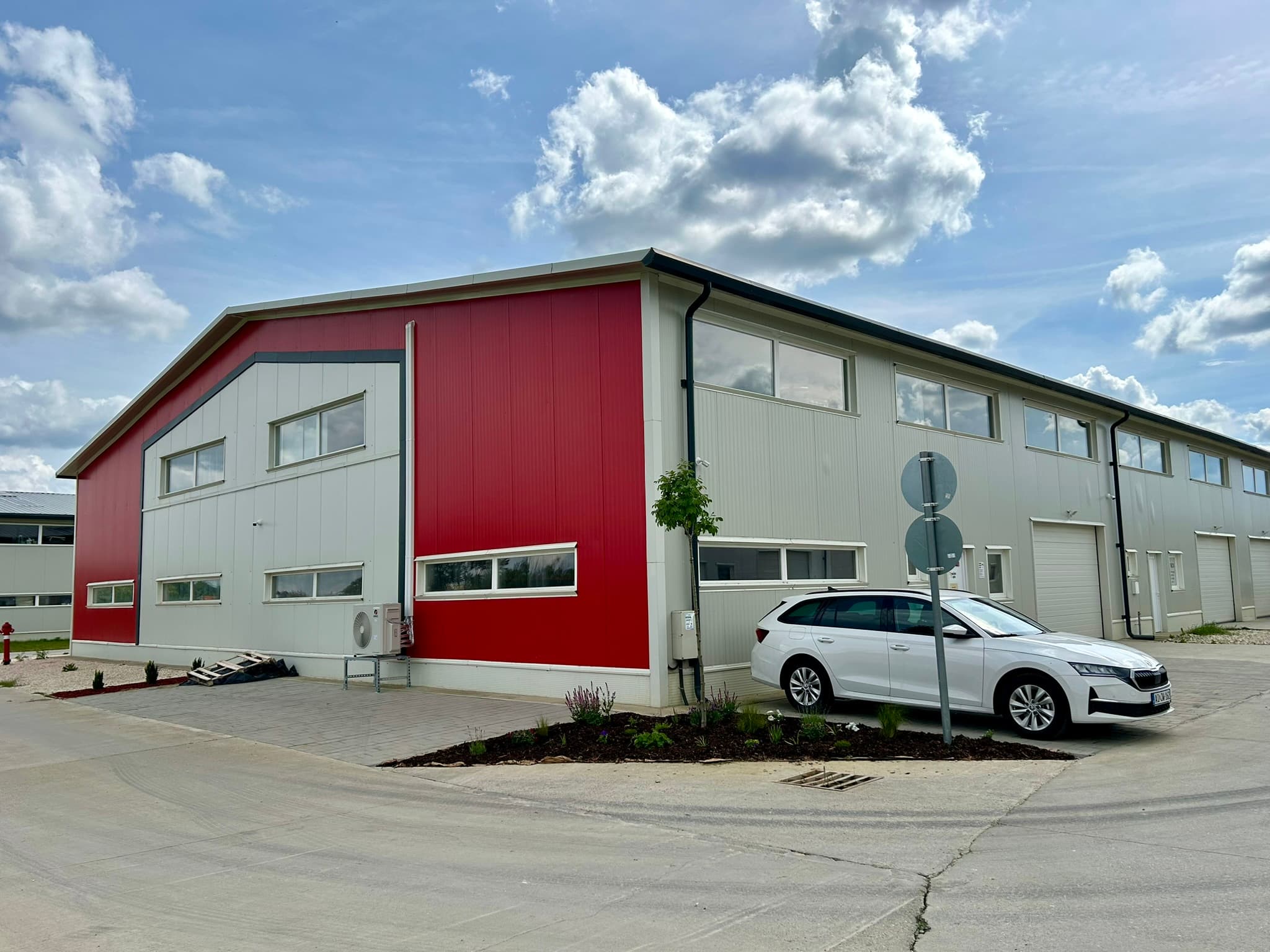 Raktárbázis külső nézet